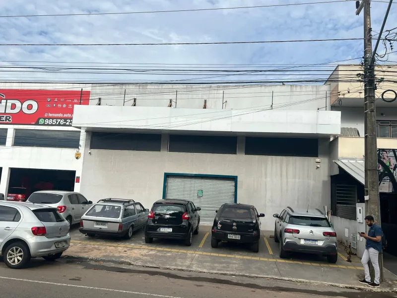 Vista da rua com o galpão