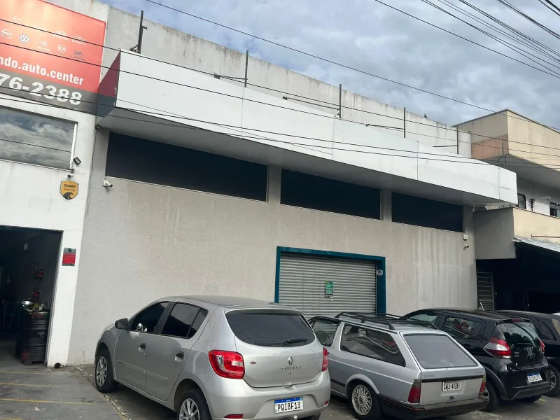 Segunda vista da rua com o galpão