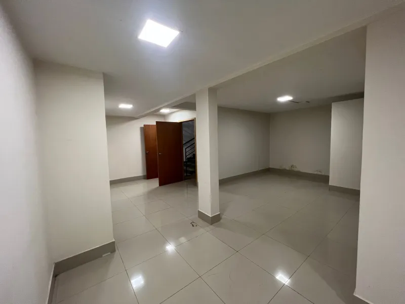 Mezanino amplo para escritório ou diretoria